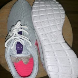 Women’s Nike sneakers